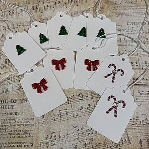 10 Festive Holiday Gift Tags with Glitter Accents